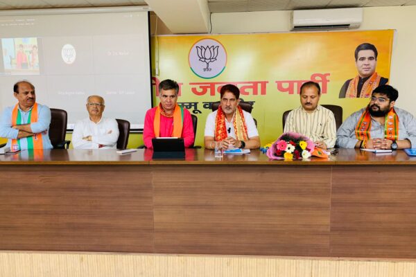 BJP Disciplinary committee issues notices to 8 party rebels in Kashmir