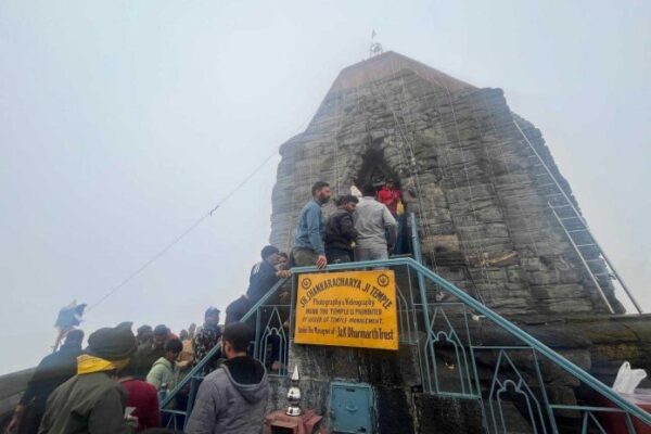 Devotees Throng Shankaracharya Temple, Srinagar To Pay Obeisance On Maha Shivratri