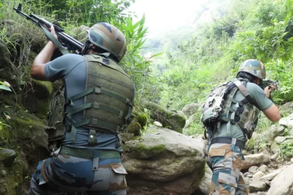 Kulgam Encounter: कुलगाम में सुरक्षाबलों की गोलीबारी में दो आतंकी ढेर, जंगलों में कई आतंकियों के छिपे होने की आशंका